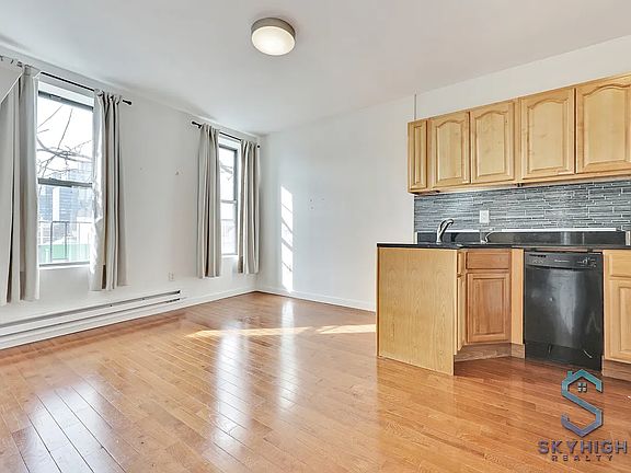 5th image of 479 Warren St #4E