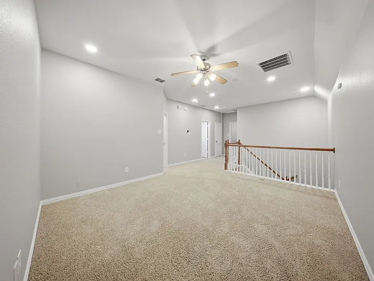 2140 Walnut Square Dr — Photo 8