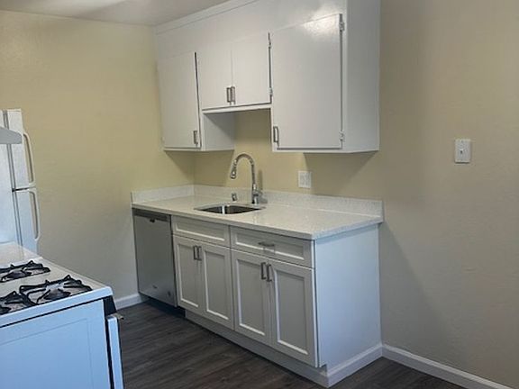 3rd image of 1501 E 4th St #1529