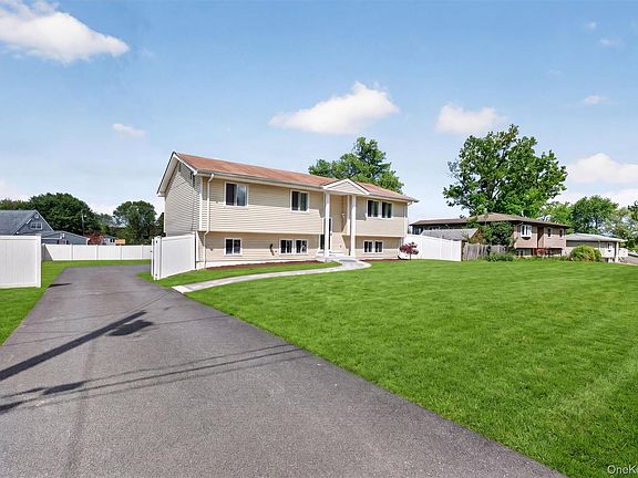 2nd image of 10 Tanglewood Drive