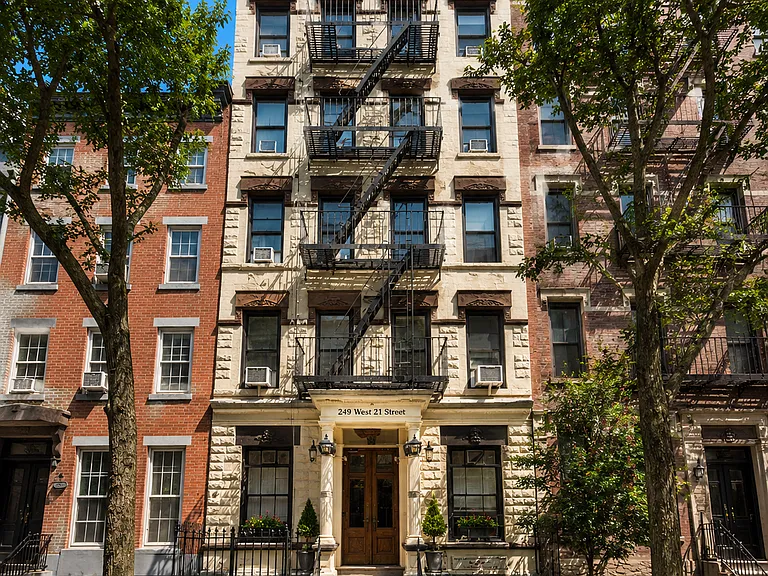 249 W 21st St #3R — Photo 1