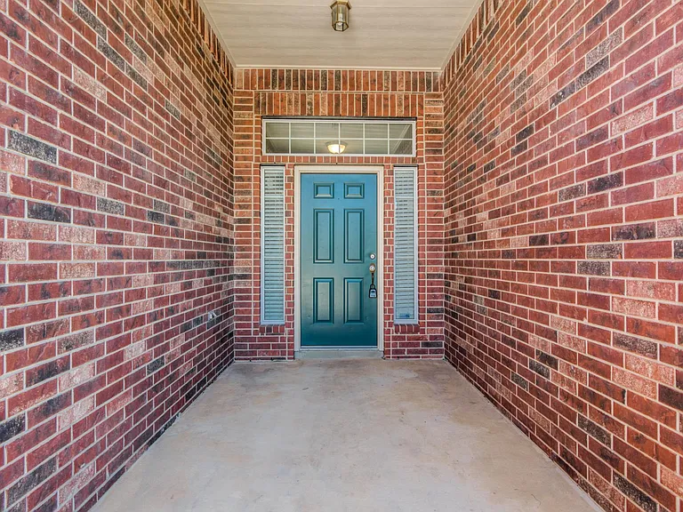 8726 Redwood Bnd — Photo 3
