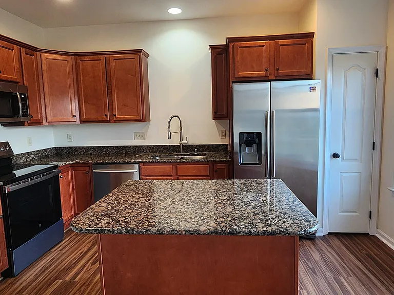 6341 Creekbend Dr — Photo 14