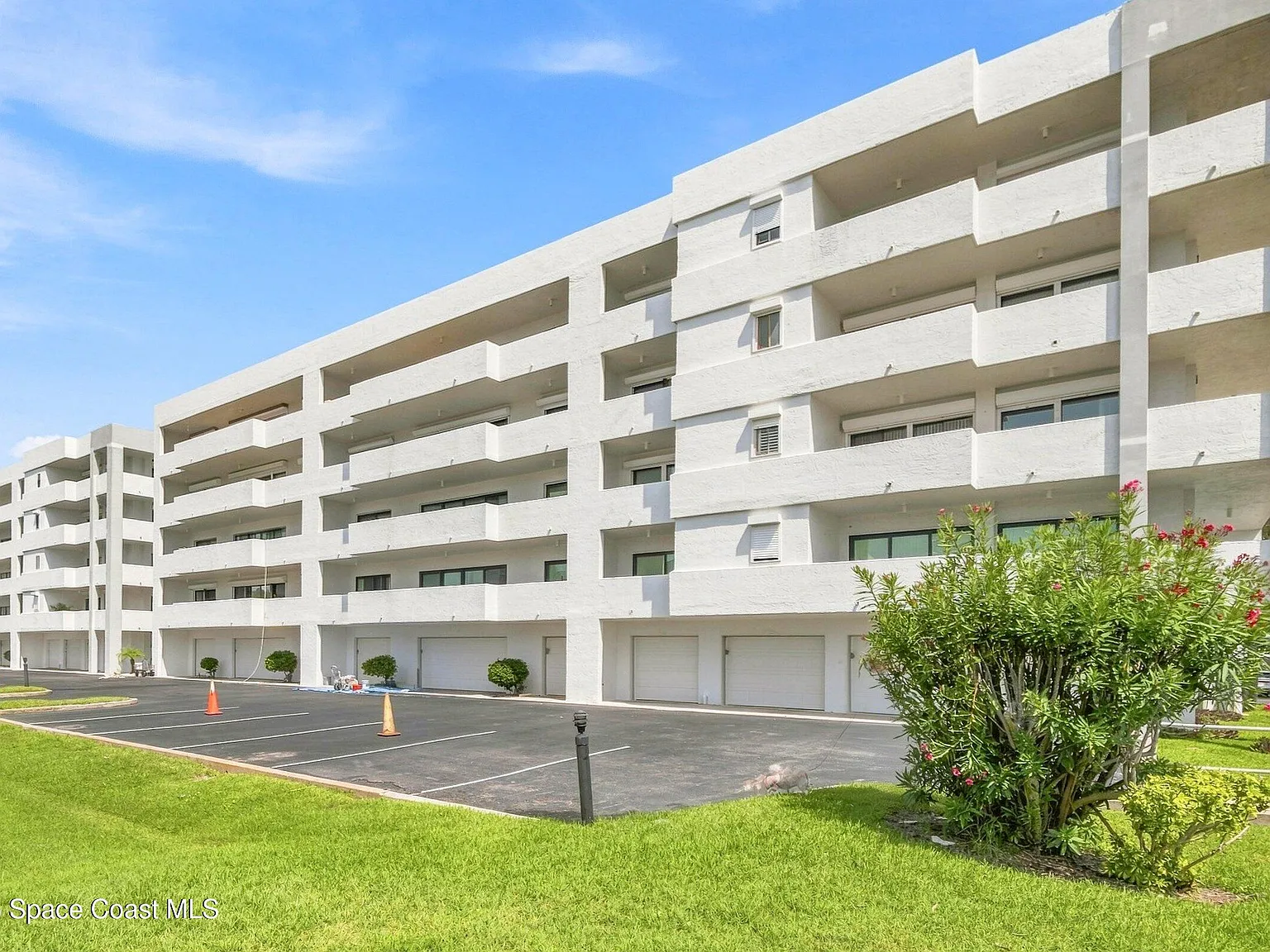 2 bed, 2.0 bath, 1480 sqft, $3,200 — Photo 3