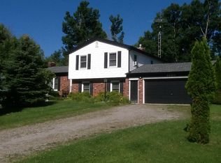 1680 Wood Dr, Lapeer, MI 48446