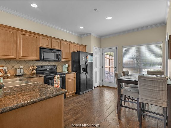 5th image of 305 Holleman Dr E APT 1307