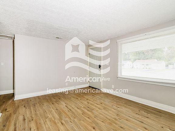 468110_004_wm_-_living_room_13238906.jpg