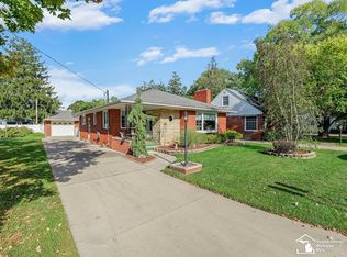 5924 Oakwood St, Monroe, MI 48161