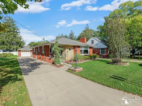 5924 Oakwood St, Monroe, MI 48161