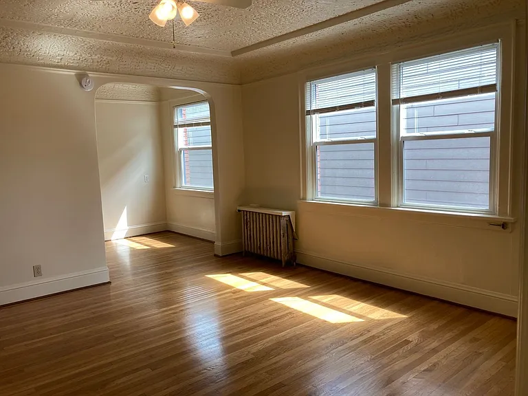 Burgess Apartments — Photo 3