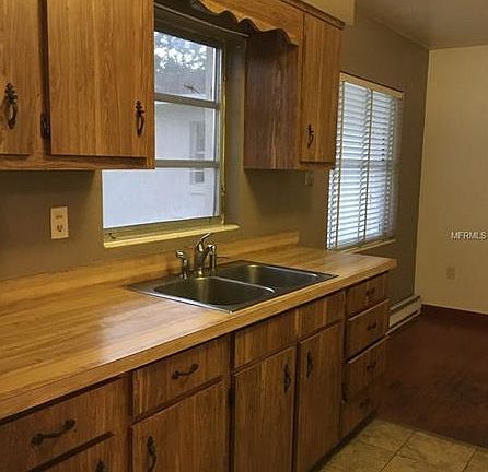 4th image of 5 Poinsettia Dr