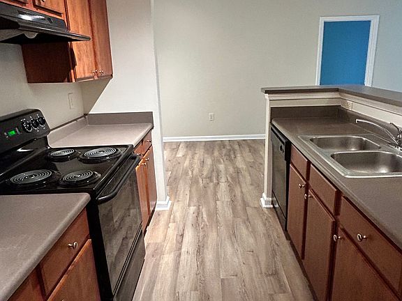 4th image of 300 Vista Lake Dr APT 4