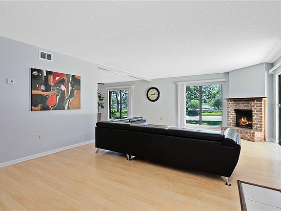3rd image of 2595 Derbyshire Cir