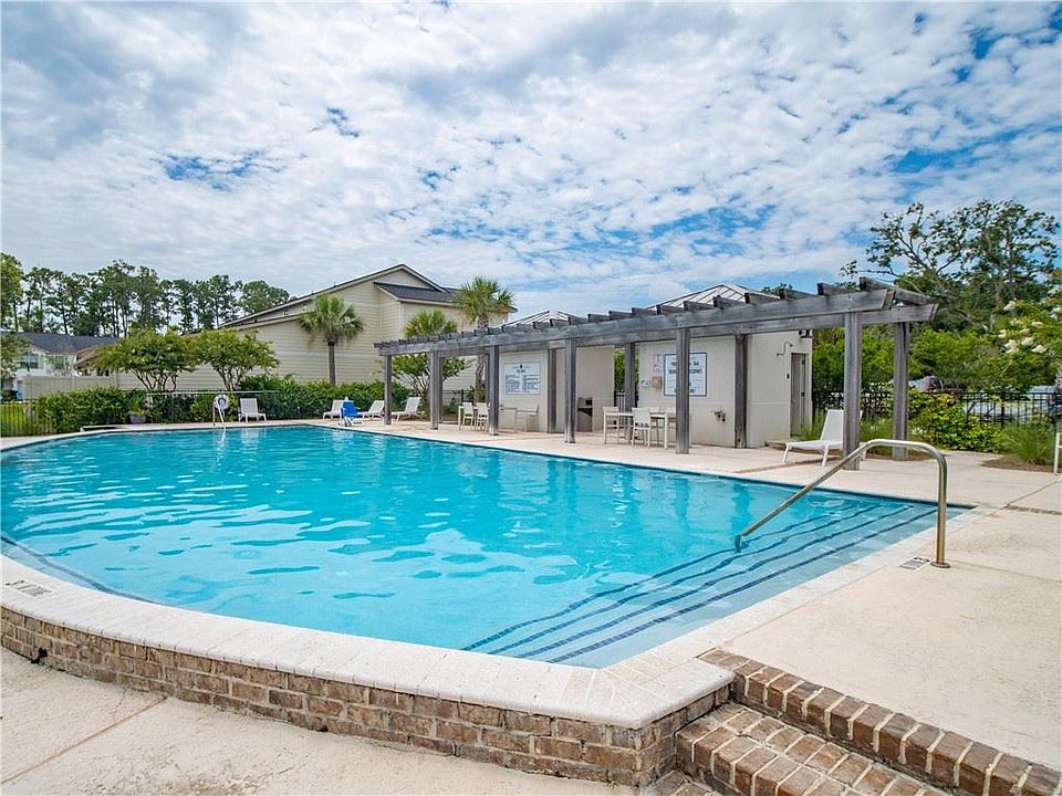 1st image of 804 Mariners Cir