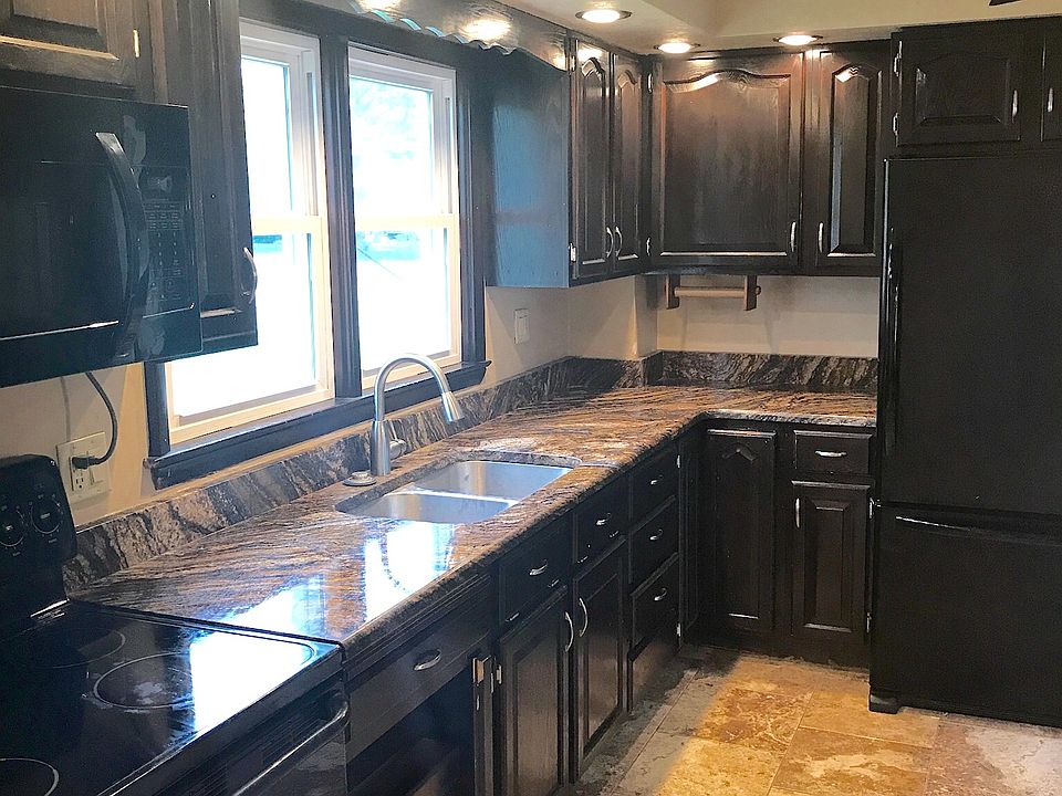 Kitchen - granite countertop