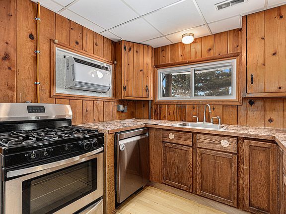 4th image of 12637 McManus St NE