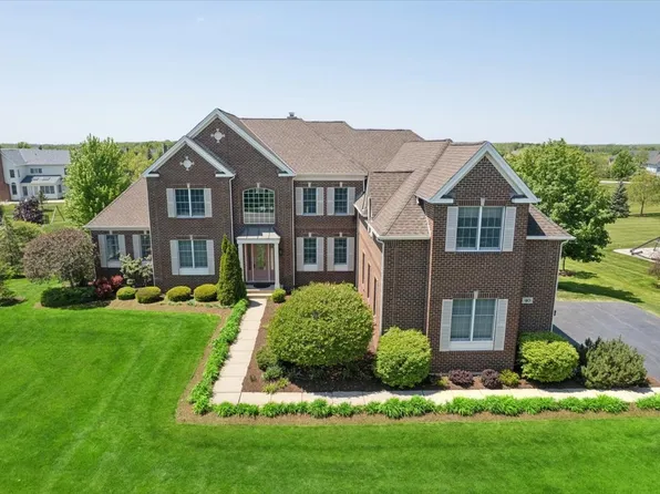 40 Wood Oaks Dr, South Barrington, IL 60010