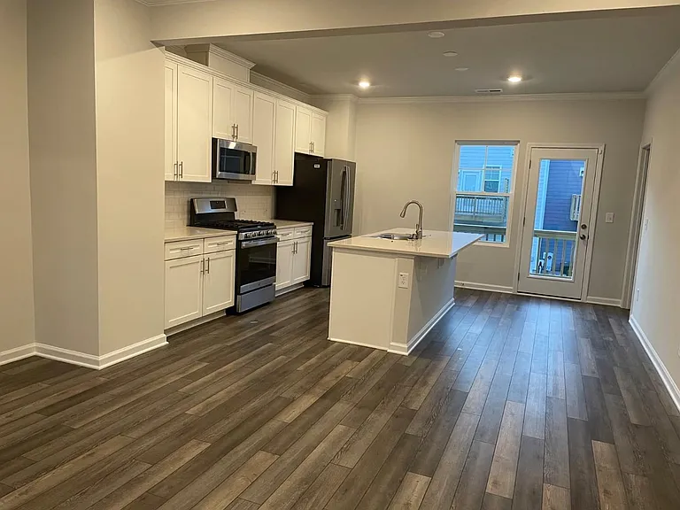 6417 Mentor Pl — Photo 5