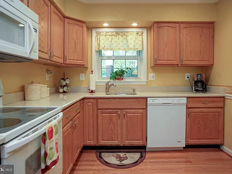 3124 Barnard Ct — Photo 10