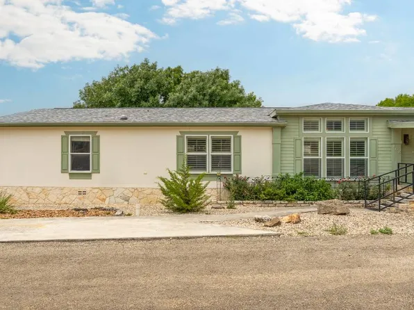 105 Yaupon Dr, Kerrville, TX 78028