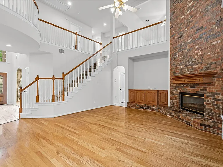 10700 Pointe View Dr — Photo 8