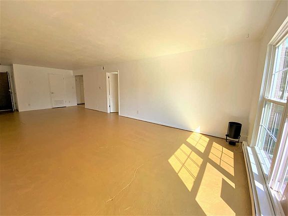 4th image of 2101 Chateau Ct APT 101F