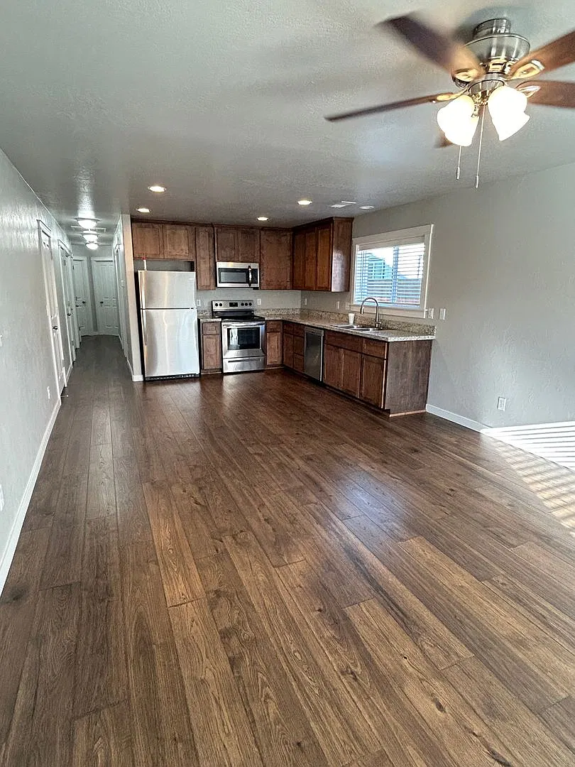 6915-1t - 2228 & 2230 Lozier Ct — Photo 2