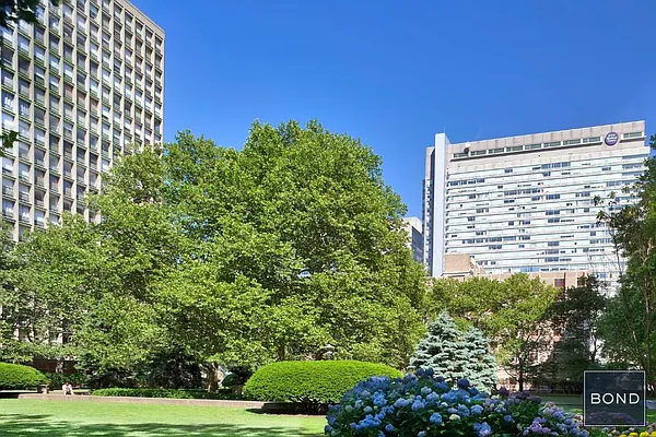 Sold by Bond New York | media 21