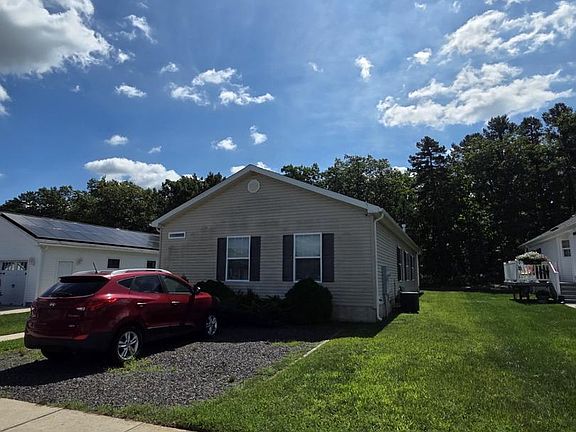2nd image of 86 Pinetree Ln