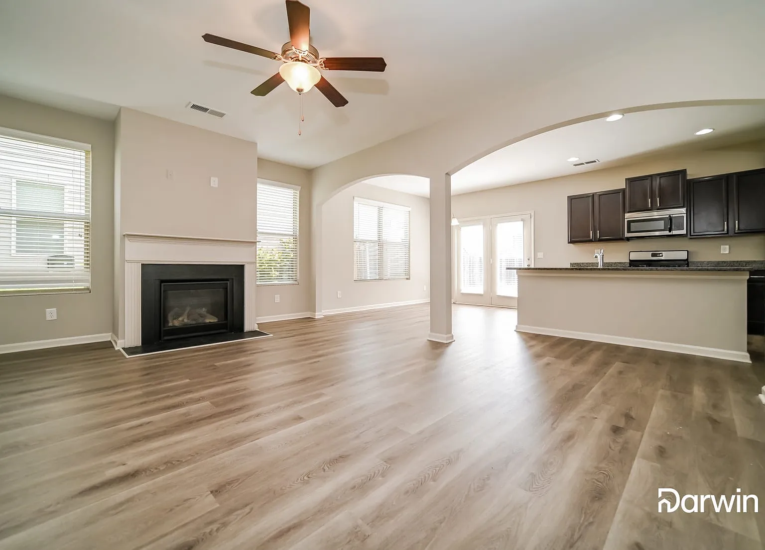 4 bed, 2.5 bath, 2040 sqft, $2,375 — Photo 2