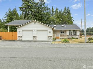 2360 SW Vista Park Dr, Oak Harbor, WA