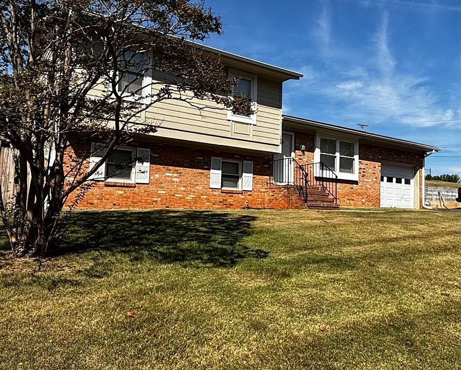1st image of 108 Dogwood St