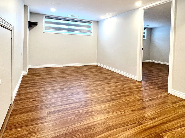 5285 Woodhaven Ct #BASEMENT — Photo 4