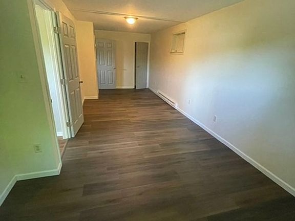 4th image of 307 Adams Dr #102