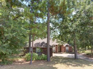 455 Tahitian Dr, Smithville, TX 78602