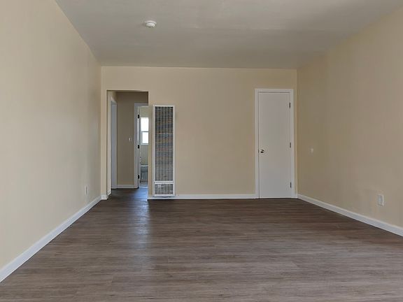 3rd image of 10223 Darby Ave APT 5