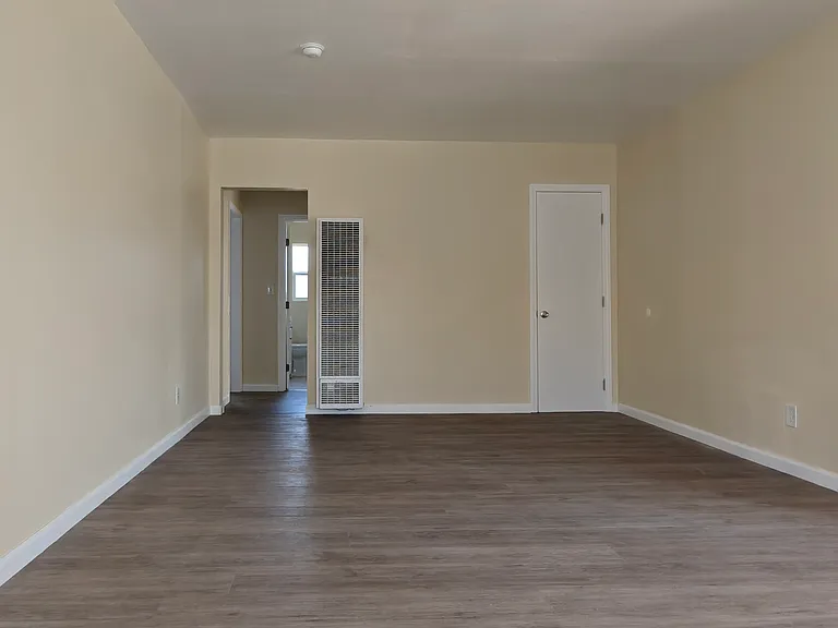 10223 Darby Ave #5 — Photo 3