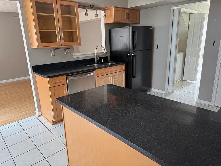 2000 Monument Dr — Photo 3