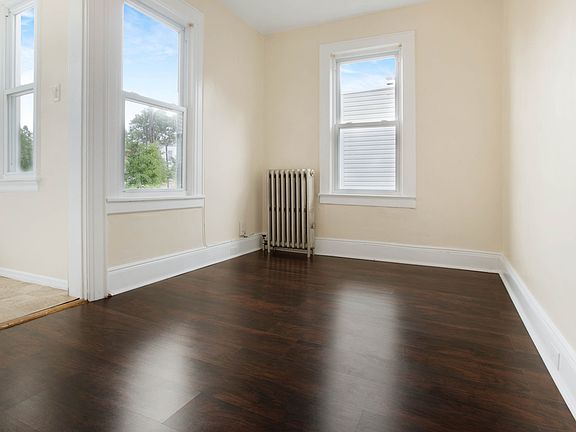 Living/dining area
