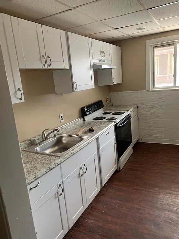 3 bed, 850 sqft, $2,400 — Photo 1