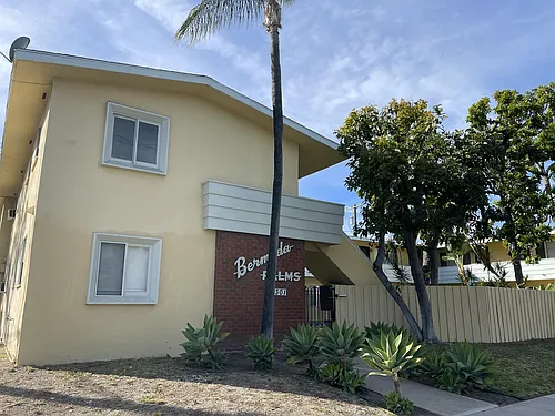 301 N Hollywood Way #Q Photo 1