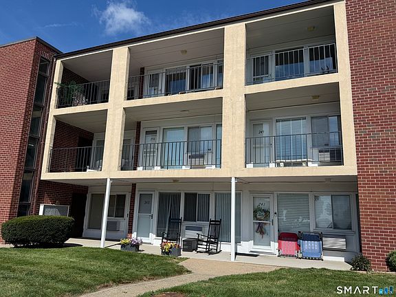 3rd image of 255 West Walk #255