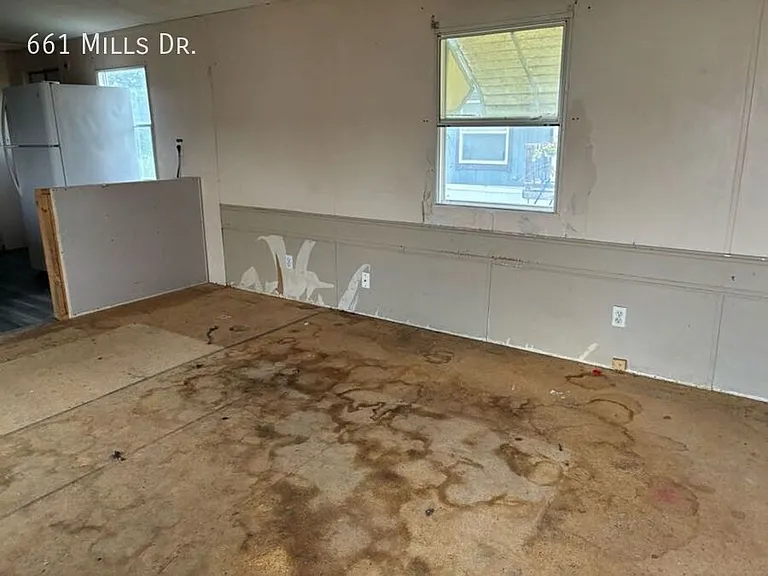661 E Mills Dr — Photo 8