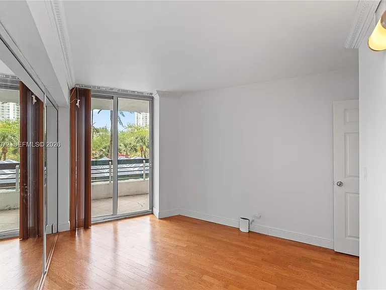 3600 Mystic Pointe Dr #310 — Photo 17