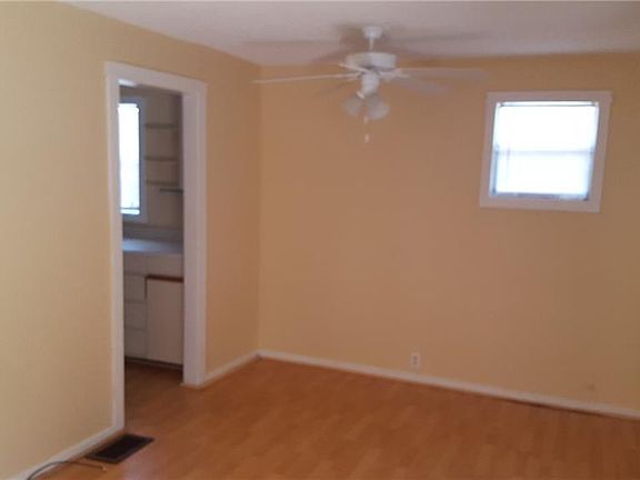 3rd image of 422 N Clayton St