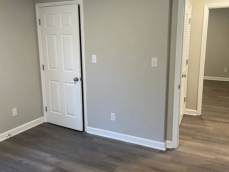 290 Hialeah Ct — Photo 8