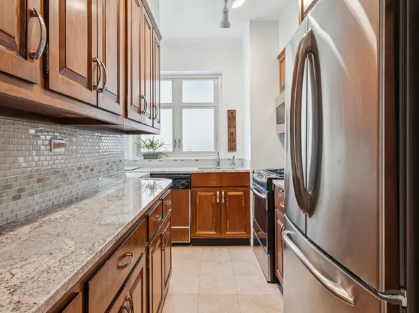 36 Sutton Place South image 4 of 7