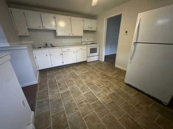 60B Phillips St #4-1, Attleboro, MA 02703