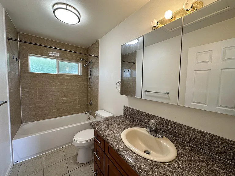 617 Hoohale St #2 — Photo 5