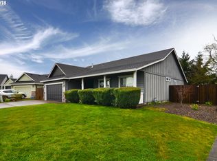 922 S 9th St, Harrisburg, OR 97446